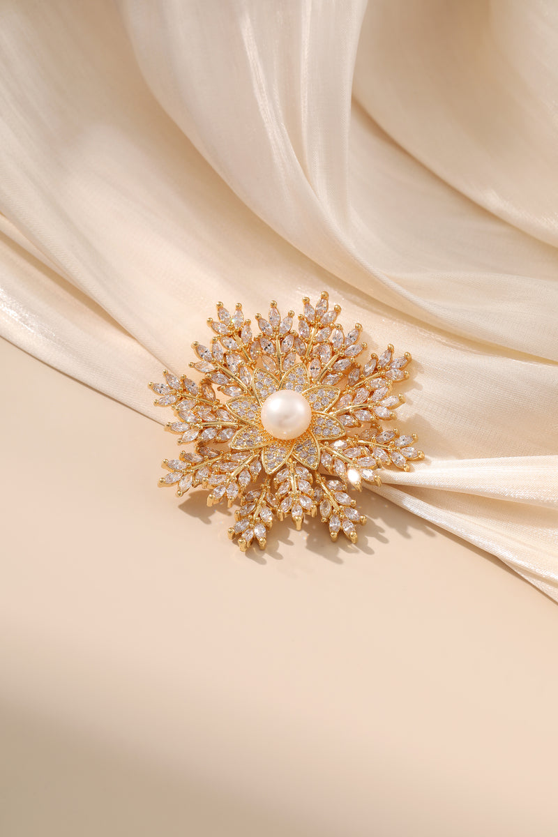 Bright Art Diamond Gold Pave Snow Pearl Brooch